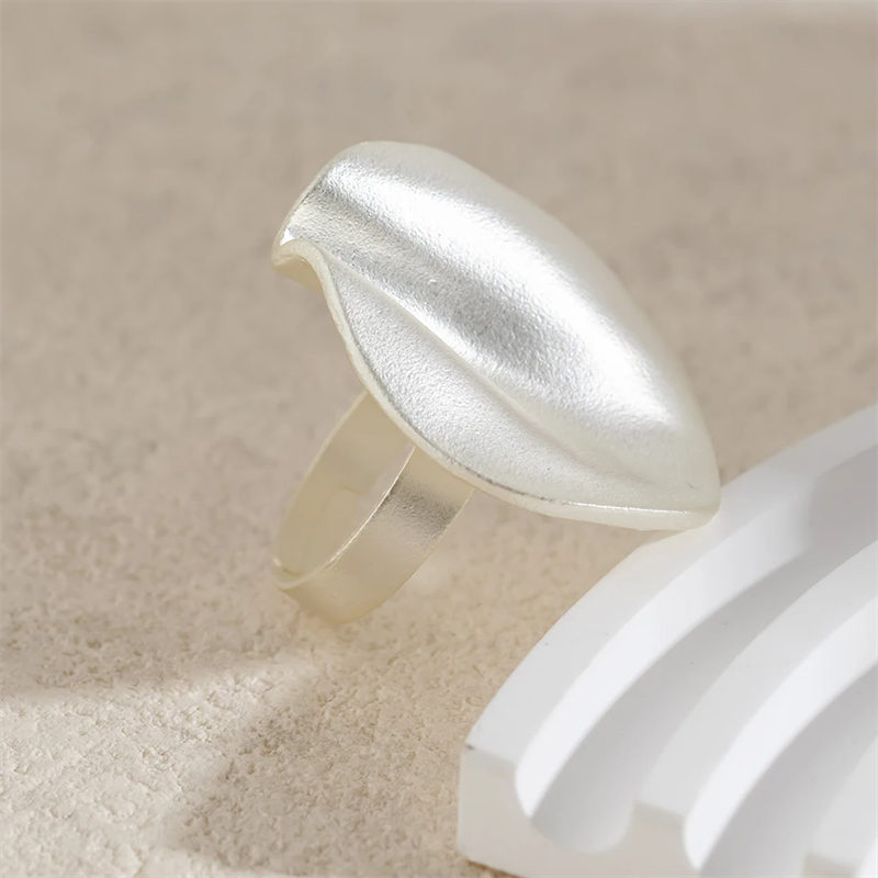 Simple Vogue Twisted Sheetmetal Ring for Women