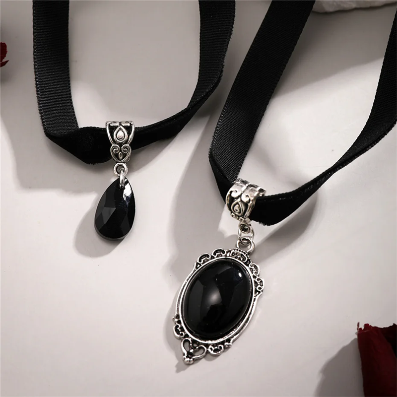 2Pcs/Set Gothic Black Crystal Pendant Wildcat Chokers