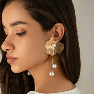 Women's Classy Flower Petals Imitation Pearls Earrings