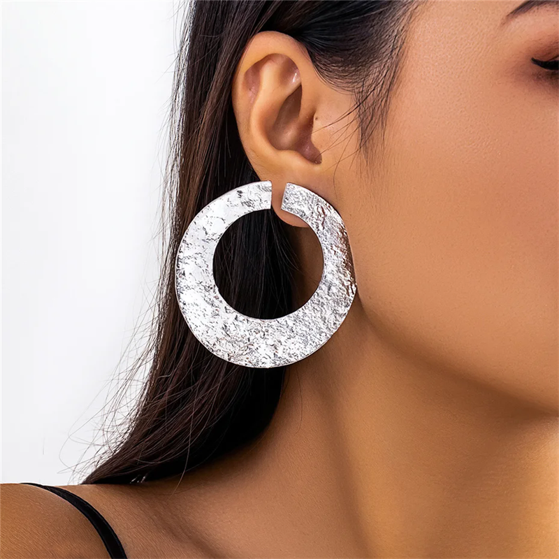 Fashionable Opening Hollow Circle Stud Earrings for Lady