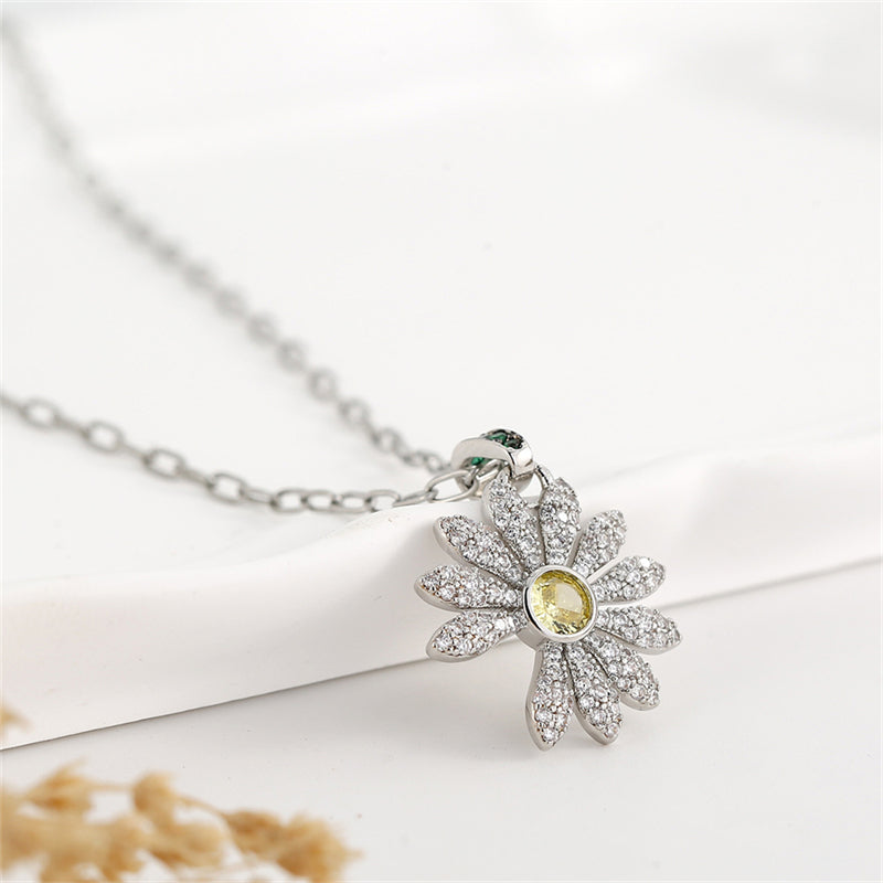 G-Dragon Daisy Necklace – Silver Plated Flower Pendant with Crystals