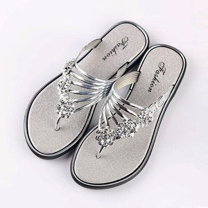 Fashion Flat Heel Slippers With Decorated Rhinestones