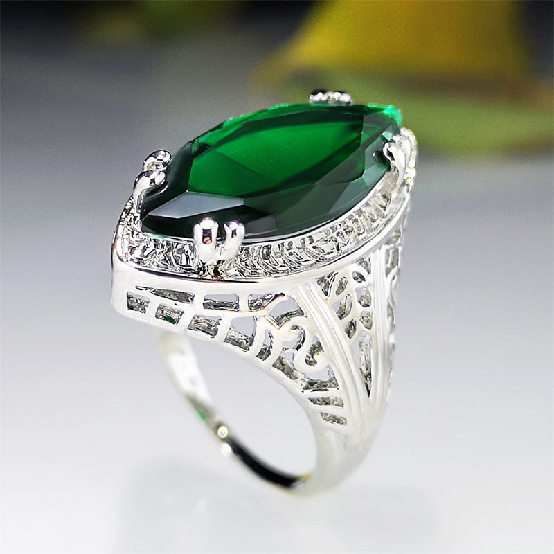 Gorgeous Emerald Hollow-out Carved Horse Eye Women's Ring