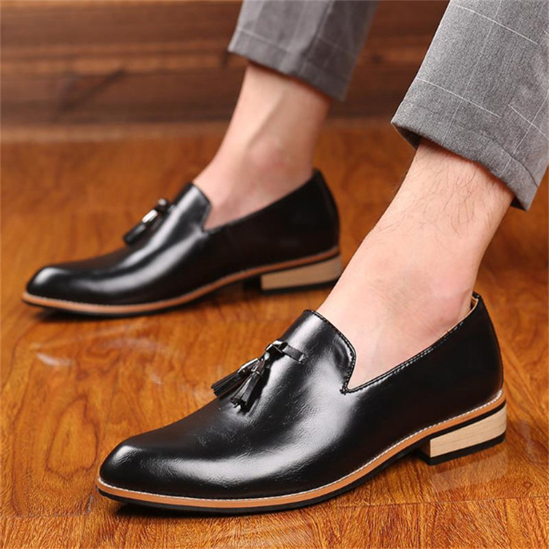 Pointed Toe Solid Color PU Leather Shoes